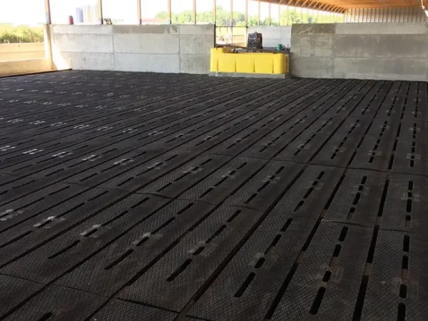 EASY FIX: Mat for concrete slatted floors in the stall
